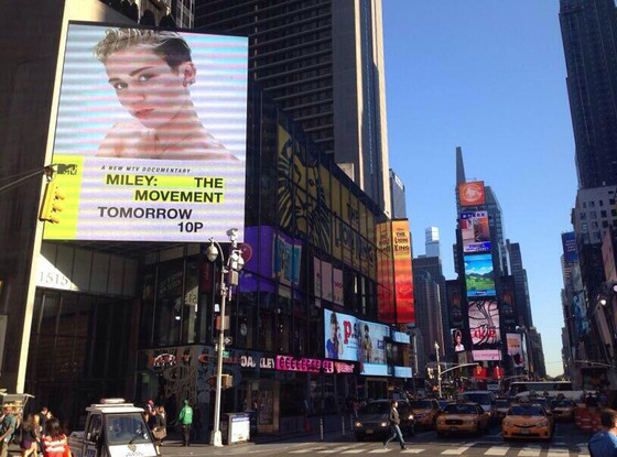 Miley Cyrus, The Movement Billboard, Twitter Miley Cyrus, The Movement Billboard, Twitter